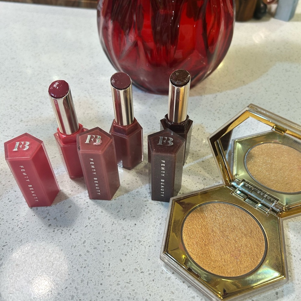 Fenty Beauty ☂️ Lipstick and Highlighter Set -